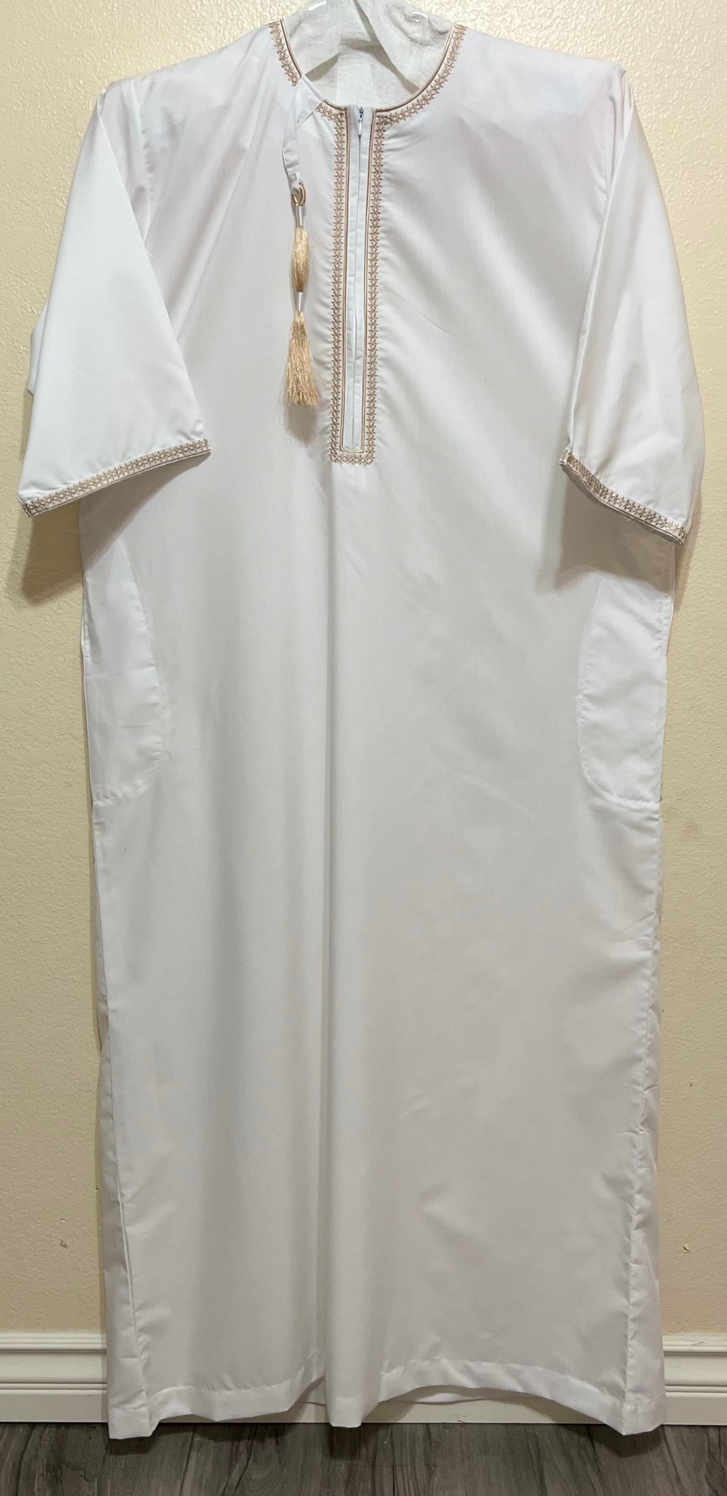 Al Aseel White Omani Thobe with Gold Embroidery & Tassel – Multiple Sizes