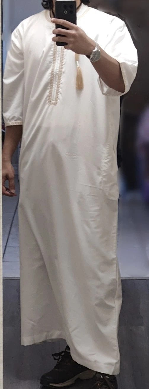 Al Aseel White Omani Thobe with Gold Embroidery & Tassel – Multiple Sizes